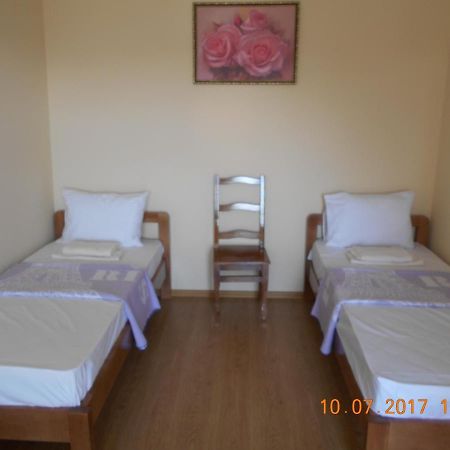 Lastochka Hotel Zaliznyy Port Exterior foto