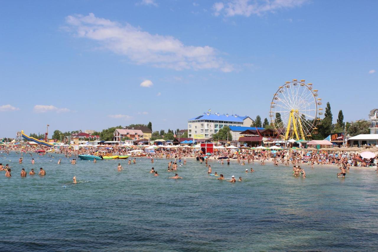 Lastochka Hotel Zaliznyy Port Exterior foto