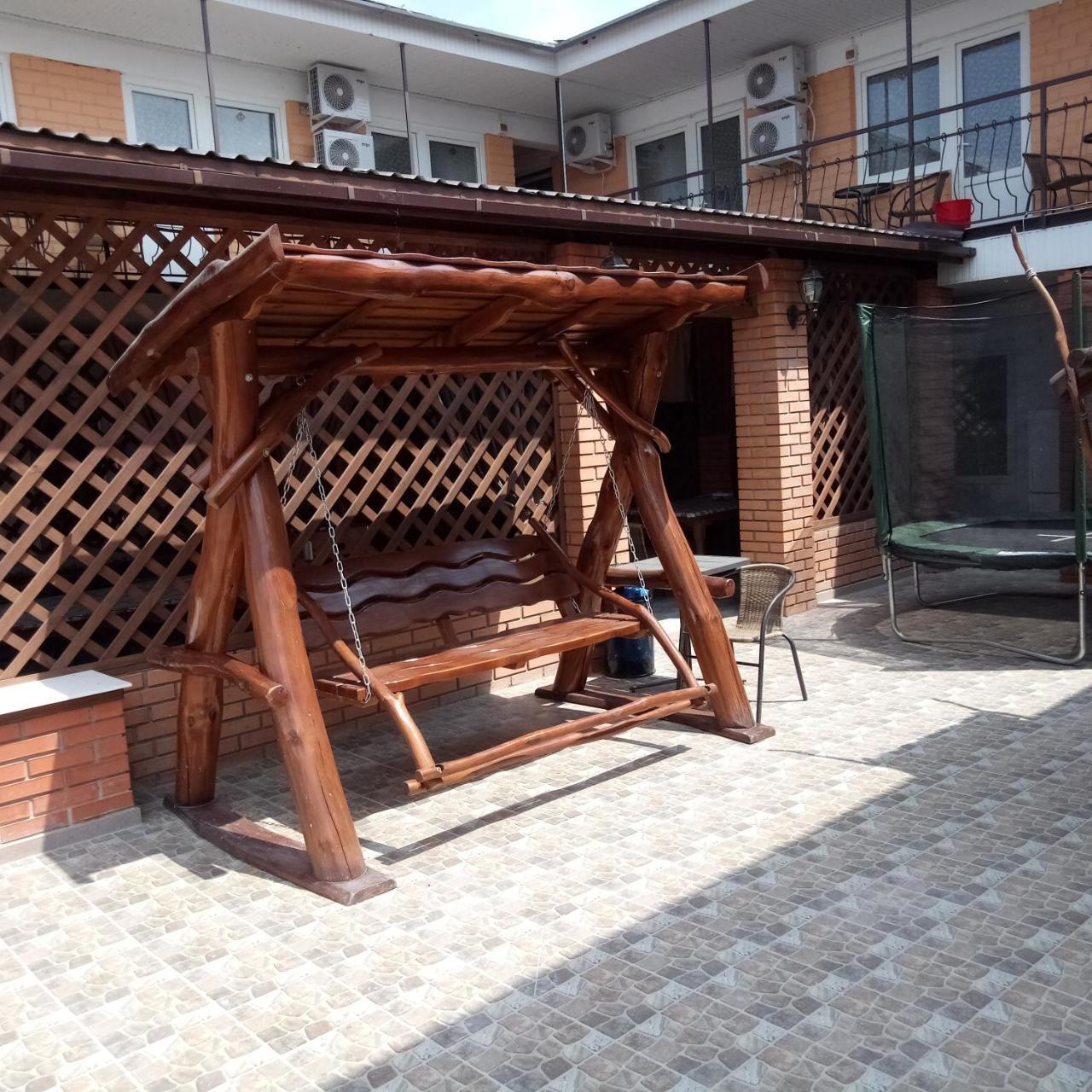 Lastochka Hotel Zaliznyy Port Exterior foto
