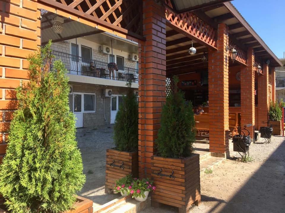 Lastochka Hotel Zaliznyy Port Exterior foto